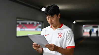 대한민국: 한국 축구 대표팀이 위기에 빠졌습니다. 대한축구협회는 남자 성인 국가대표팀 임시 감독 서류 전형을 마치고 면접 절차에 들어갑니다