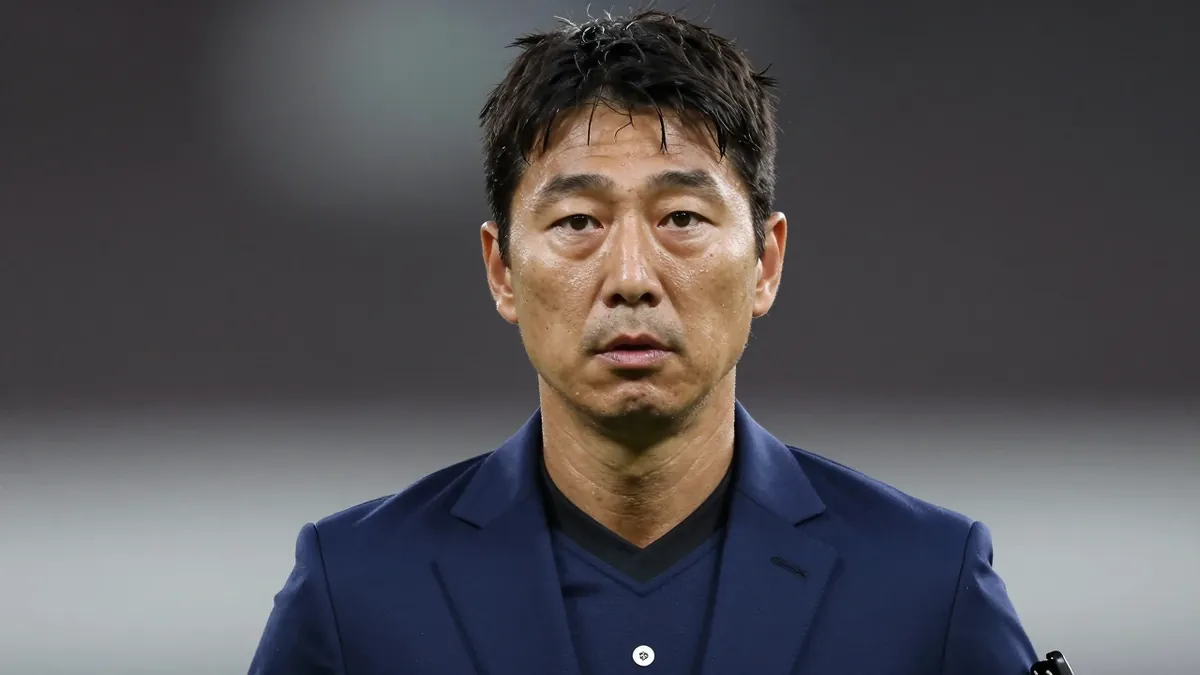 대한민국: 박항서 전 선수지원단장이 유튜브 출연에서 한국축구협회의 카르텔식 운영과 2026 월드컵 당시 오만한 태도를 비판하며 근본적인 반성이